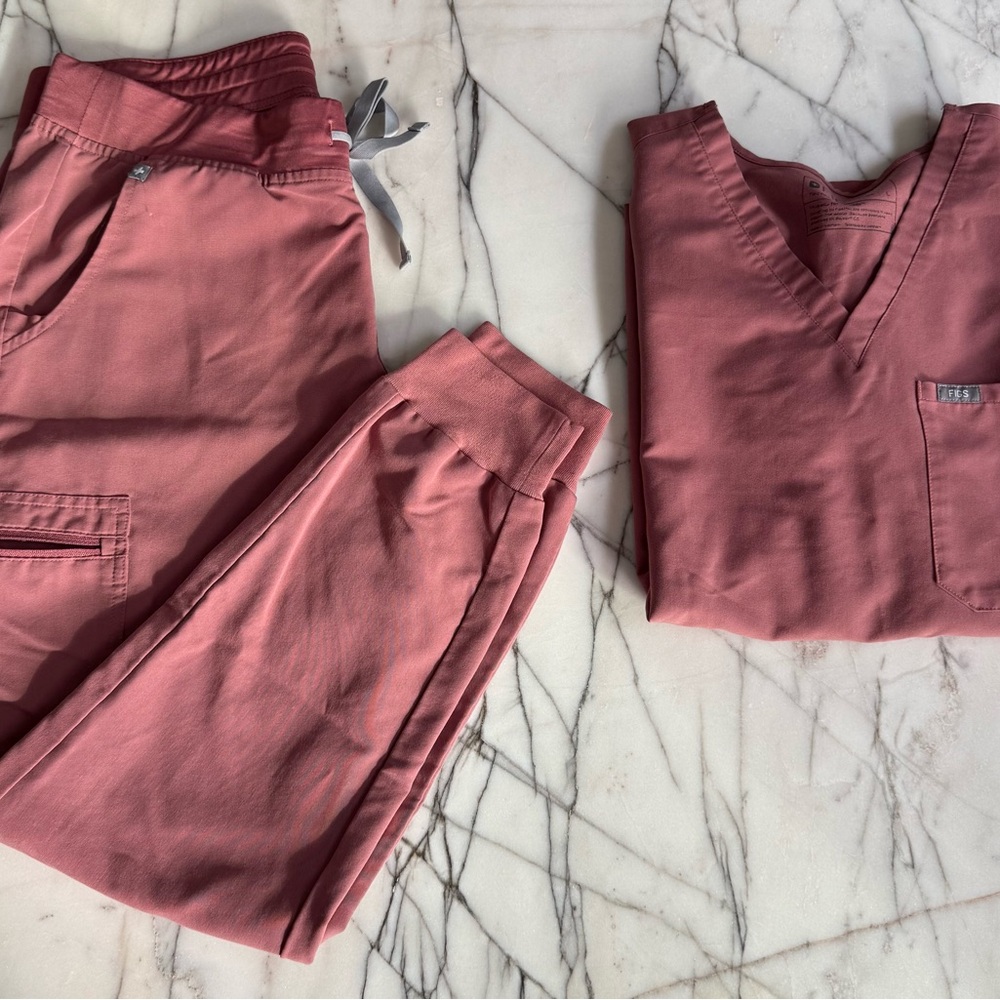 Large figs scrub set